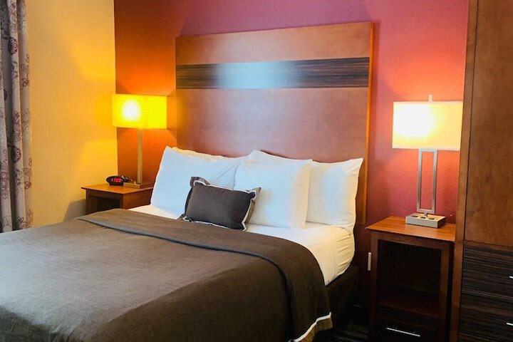 Suite Queen Size Bed (7 of 7)