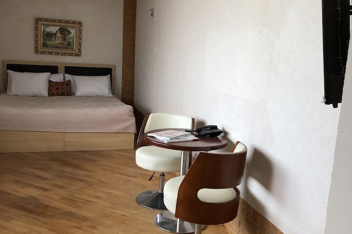 Room 4 of 12