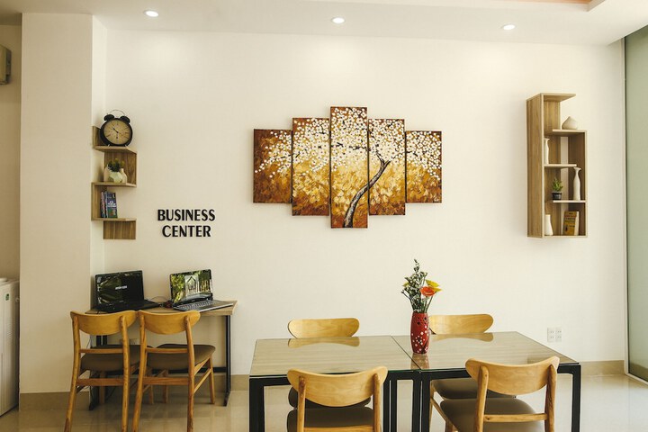 Business Center 30 of 32