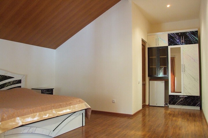 Room 7 of 31