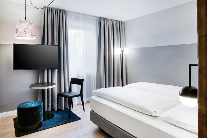 Room 4 of 52