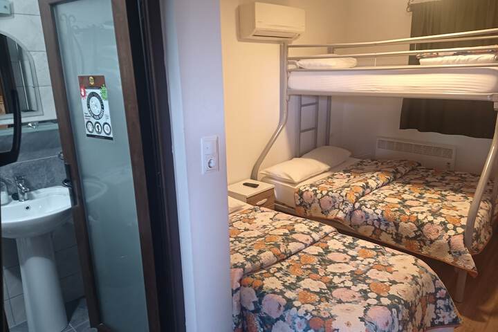 Room 32 of 125