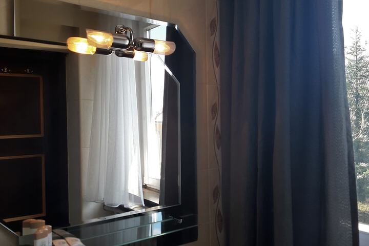 Room 65 of 77