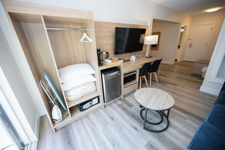 Room 32 of 58