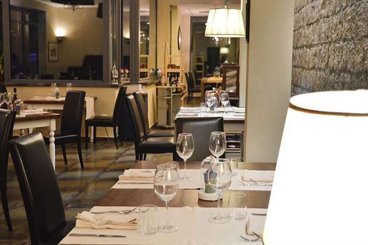 Dining 46 of 72