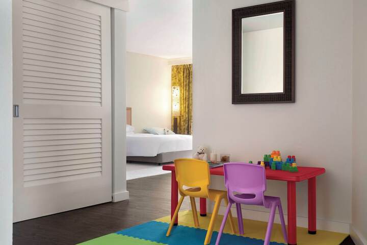 Room 28 of 131