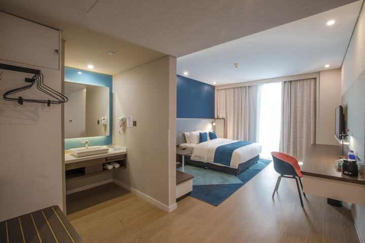 Room 25 of 60