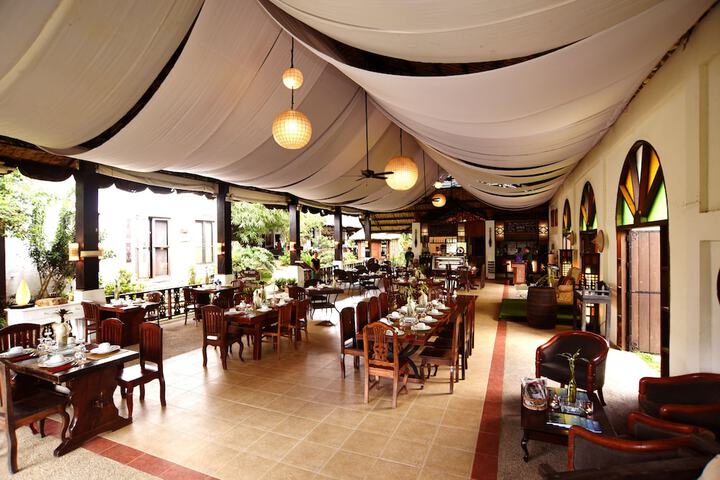 Dining 66 of 97