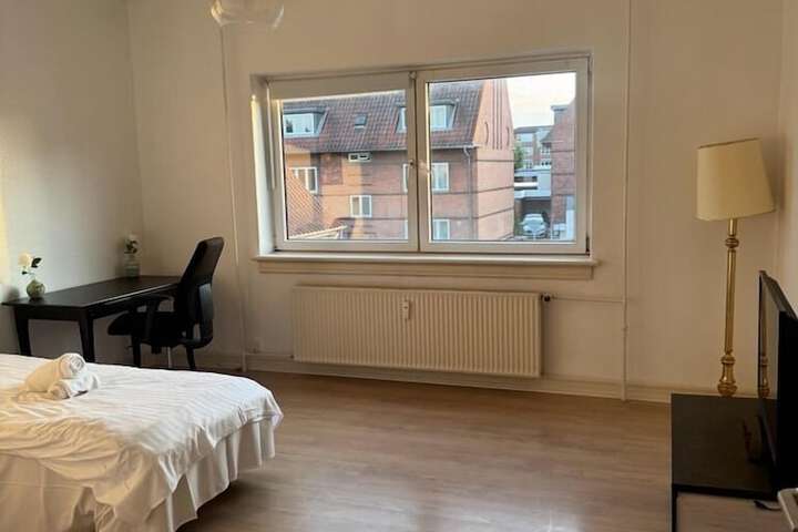 Room 5 of 11
