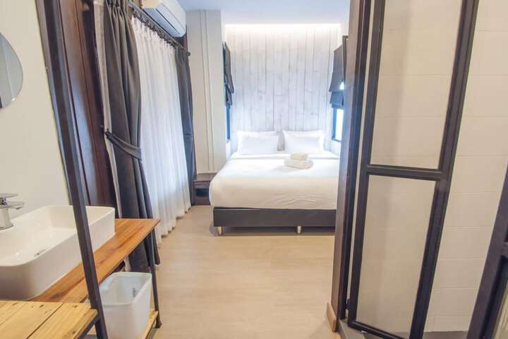 Room 11 of 42