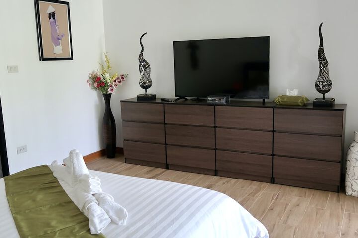 Room 8 of 98