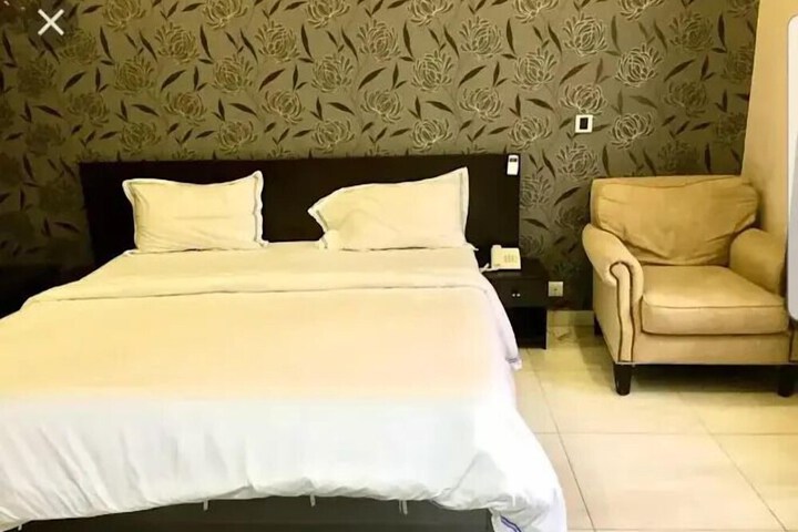 Room 10 of 22