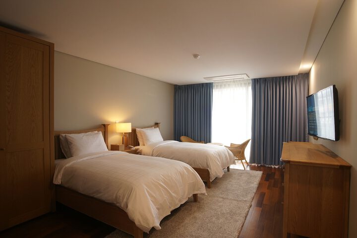 Room 3 of 35