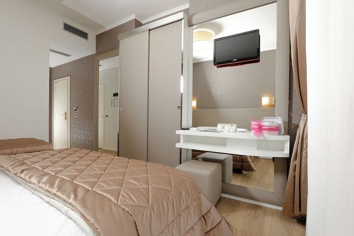 Room 27 of 99