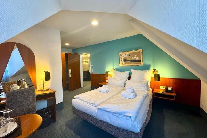 Room 32 of 63