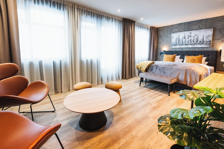 Room 30 of 65