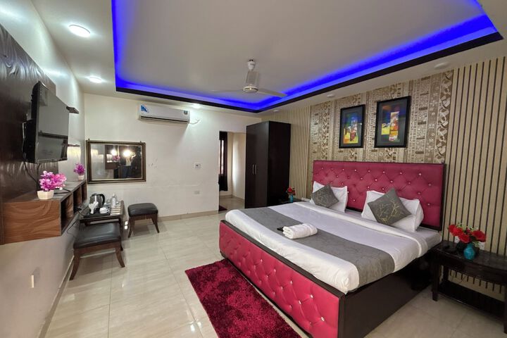 Room 52 of 111