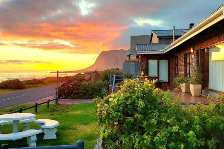 La Mer Seafront Selfcatering Accommodation Kleinmond