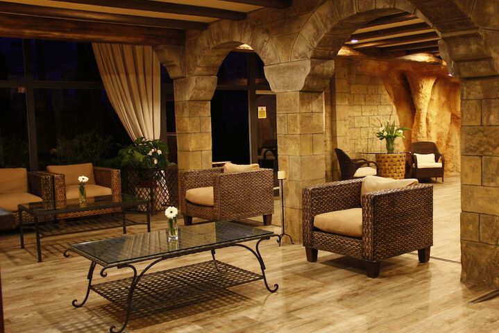 Entrance & Lobby