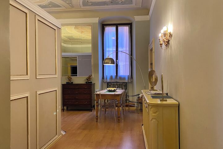 Room 4 of 20