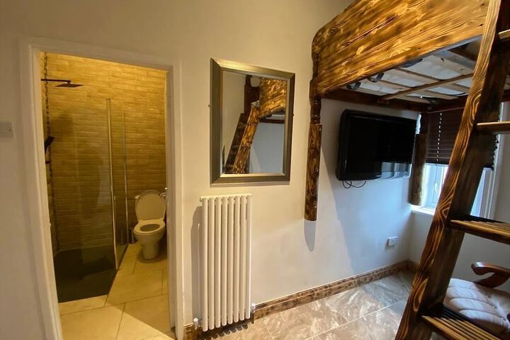 Room 2 of 28