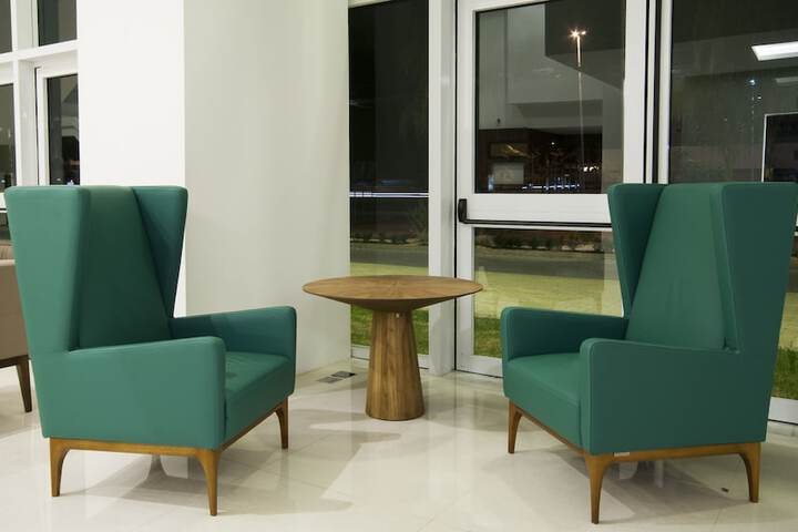 Lounge 64 of 80