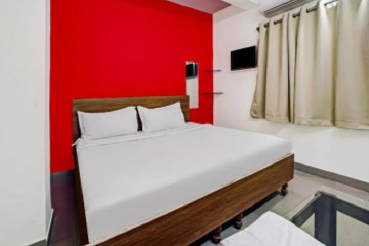 SPOT ON 83320 Hotel Convivial Stay