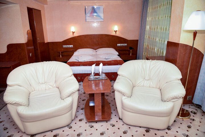 Room 16 of 27