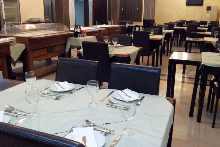 Dining 36 of 62