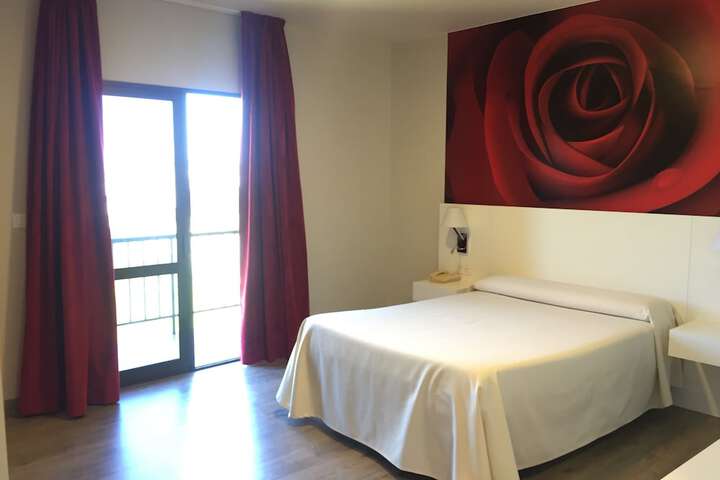 Room 12 of 25