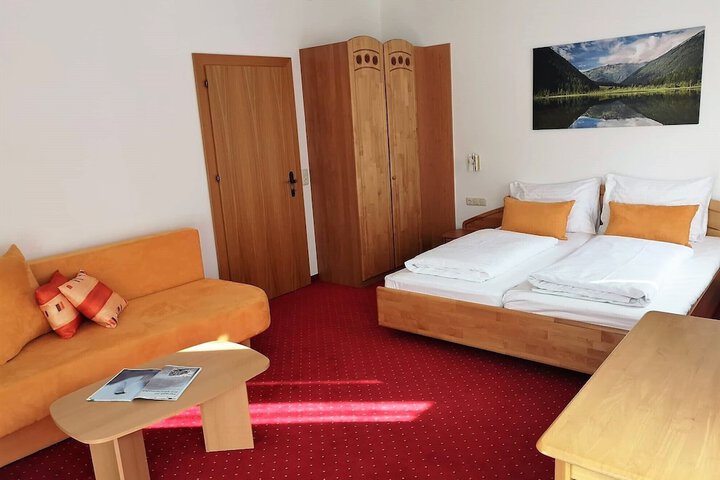 Room 6 of 67