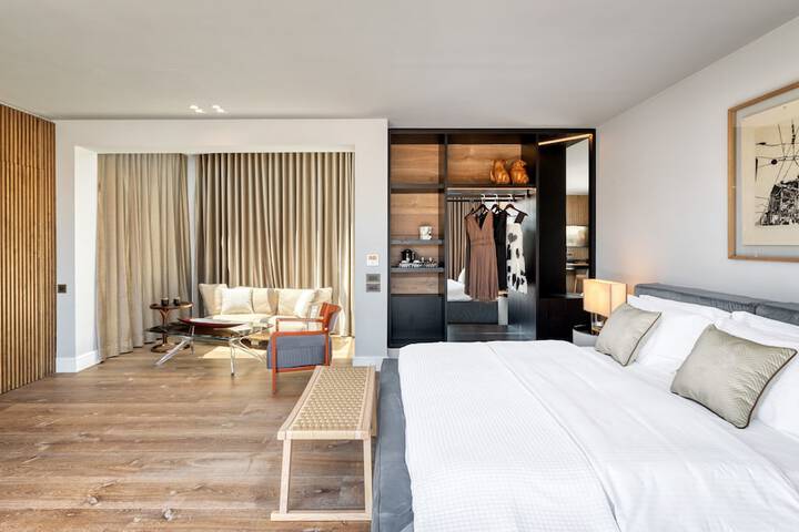 Room 27 of 62