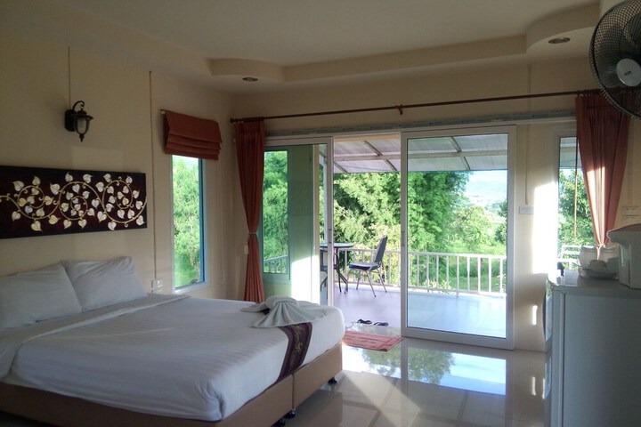 Room 10 of 83