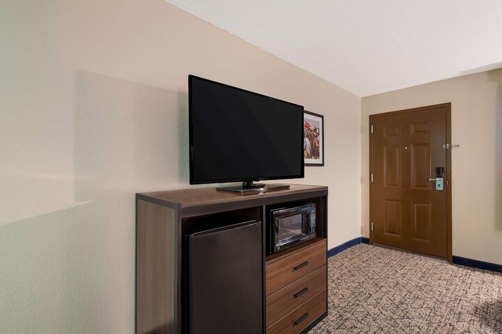 1 King Bed Downstairs High Speed Internet Micro Frig Full Breakfast (9 of 24)