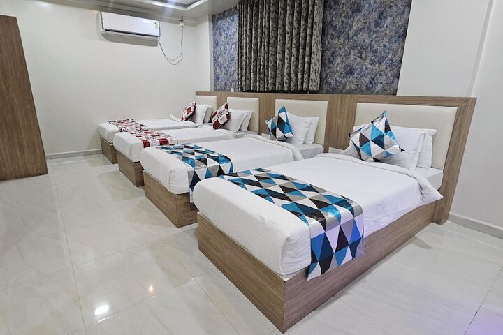 Room 13 of 36