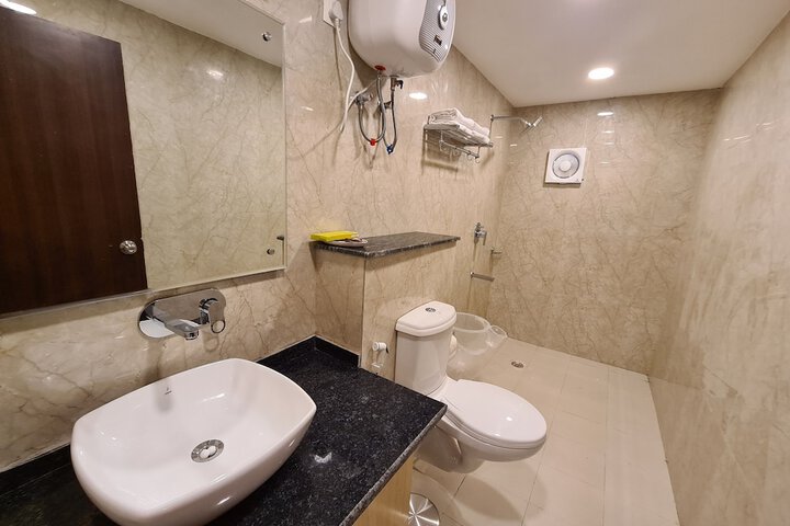 Room 53 of 122