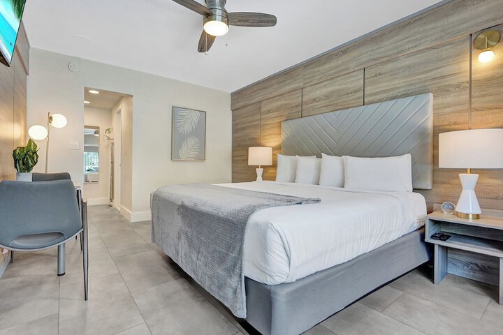 1 King Bed (8 of 29)