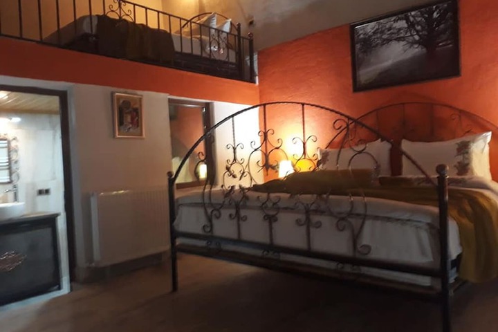 Room 34 of 185