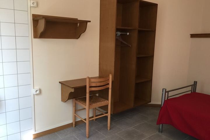 Room 5 of 64