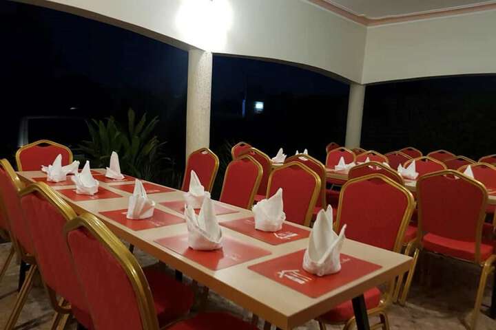 Dining 24 of 44