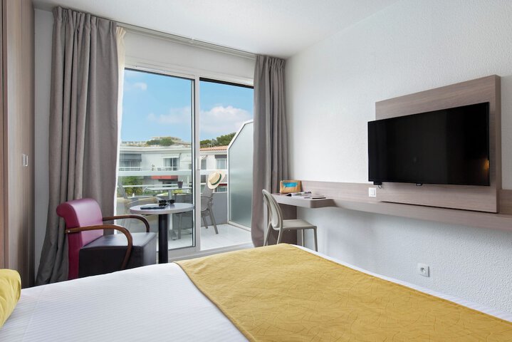 Room 33 of 111