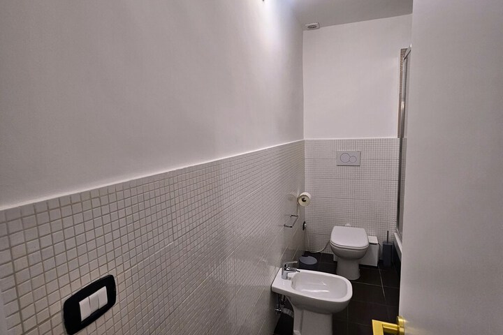 Room 9 of 16