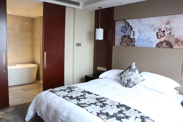 Room 8 of 70