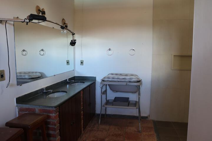 Room 33 of 68