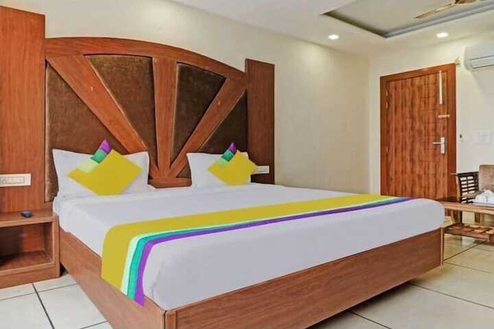 Room 2 of 2