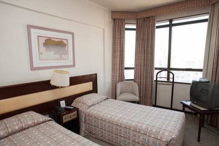Room 12 of 30