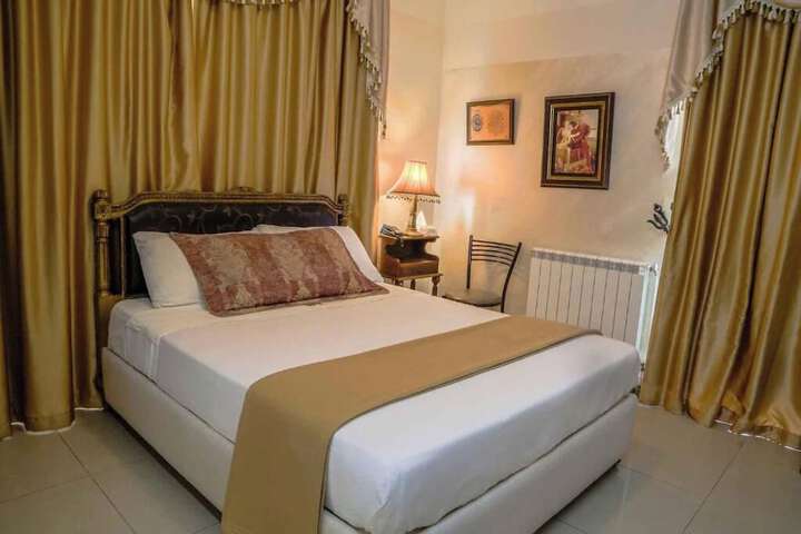 Room 3 of 16