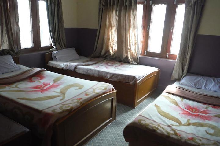 Room 5 of 8