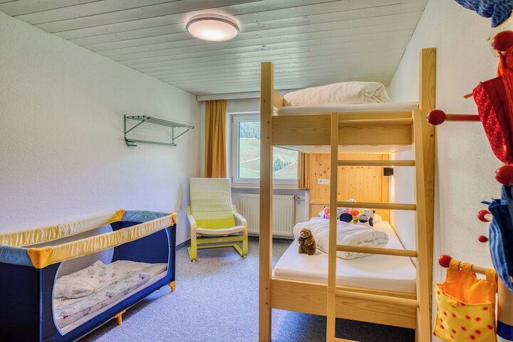 Room 18 of 172