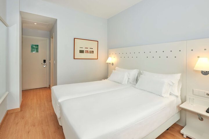 Room 7 of 34